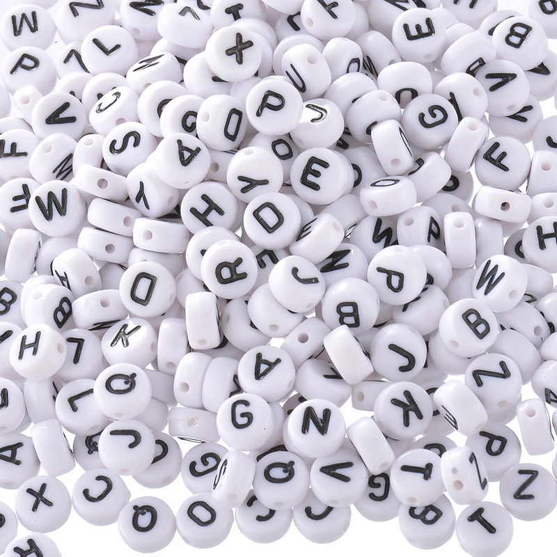 Набор пластмассовых бусин "Буквы" черные на белом, 500 штук