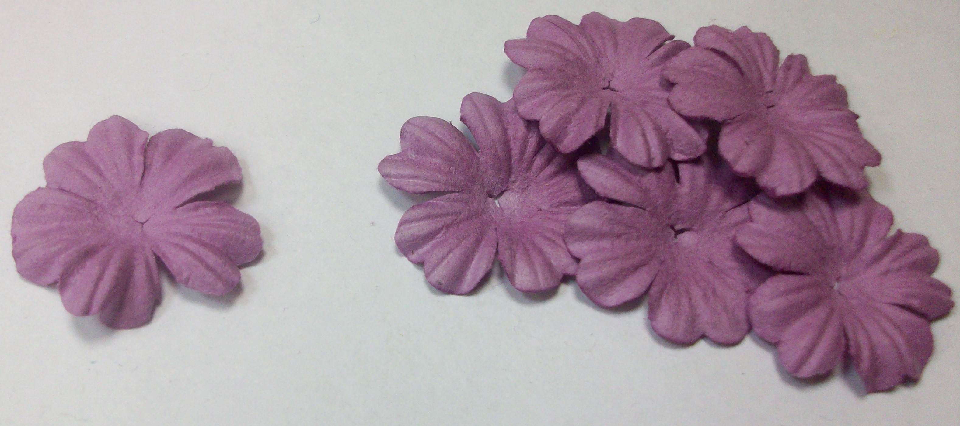 Плоские декоративные цветочки, цвет фиолетовый от магазина ScrapMan.ru