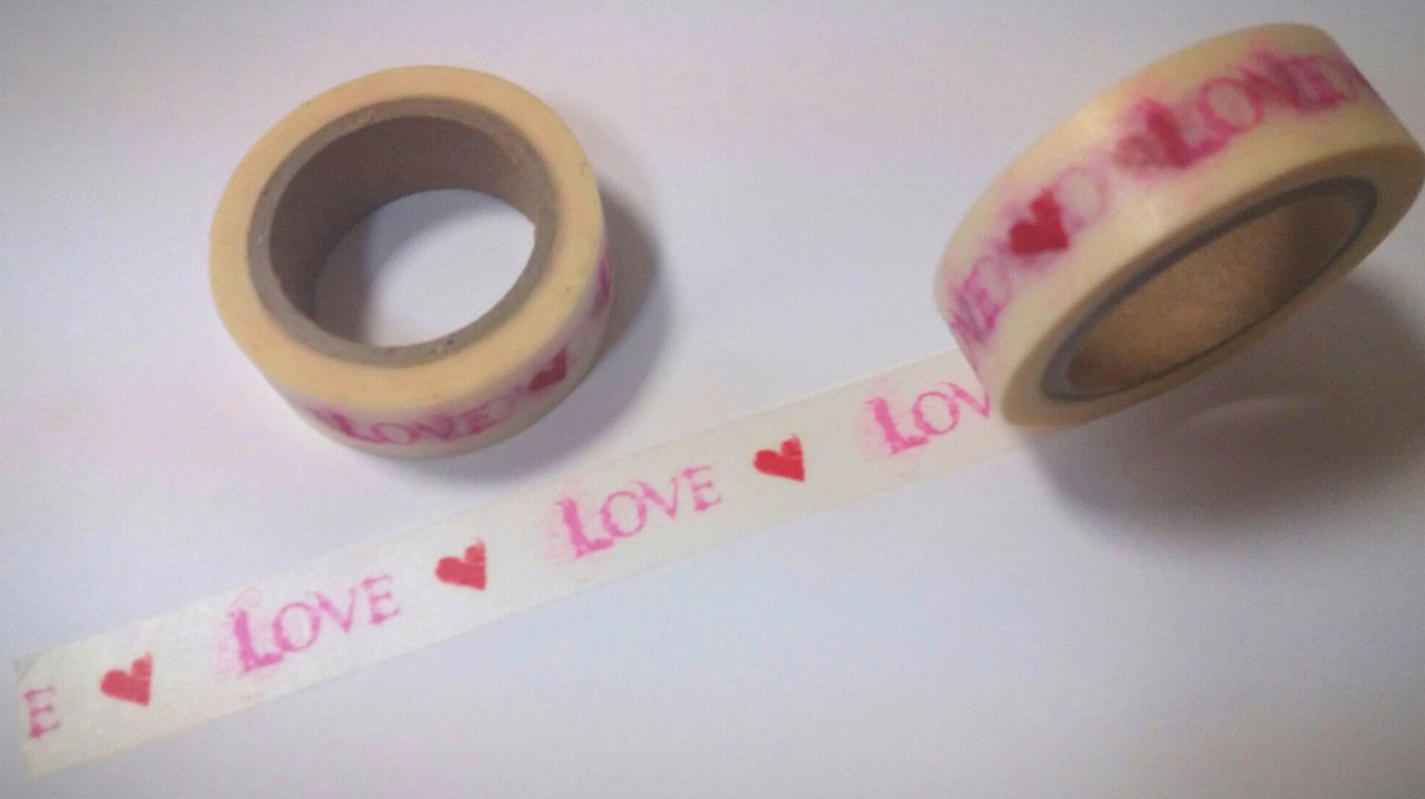 Бумажный скотч "Love с сердечками" от магазина ScrapMan.ru