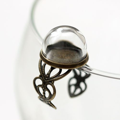 Кольцо со стеклянным украшением, бронза