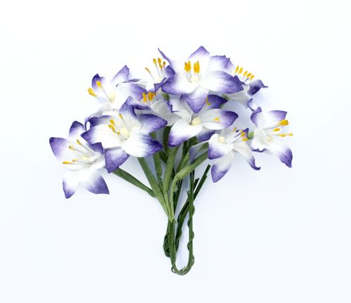 Лилии на стебле, цвет "Белый с синим" от магазина ScrapMan.ru