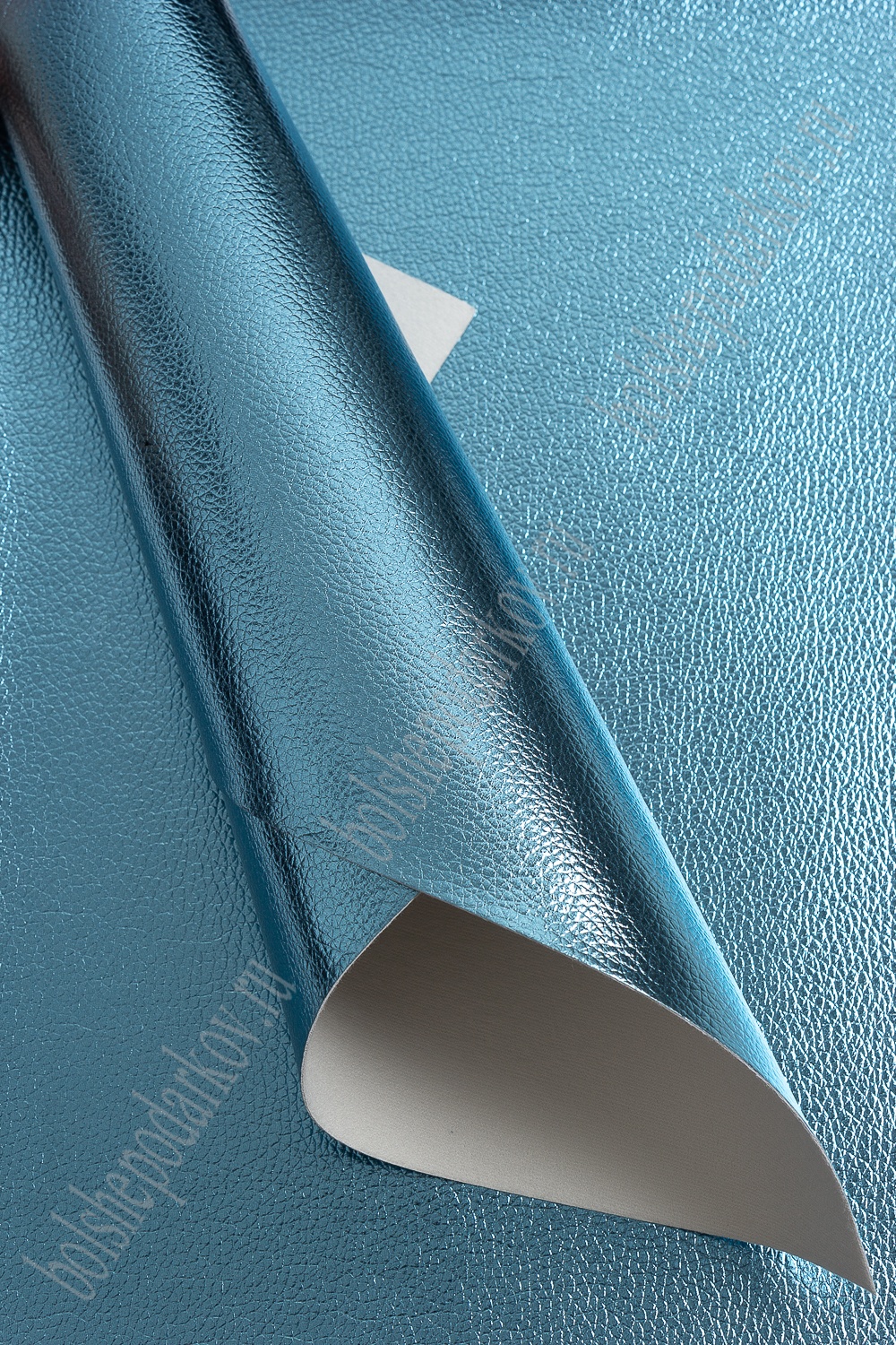 Кожзам текстурный металлик, цвет Голубой, отрез А4 от магазина ScrapMan.ru