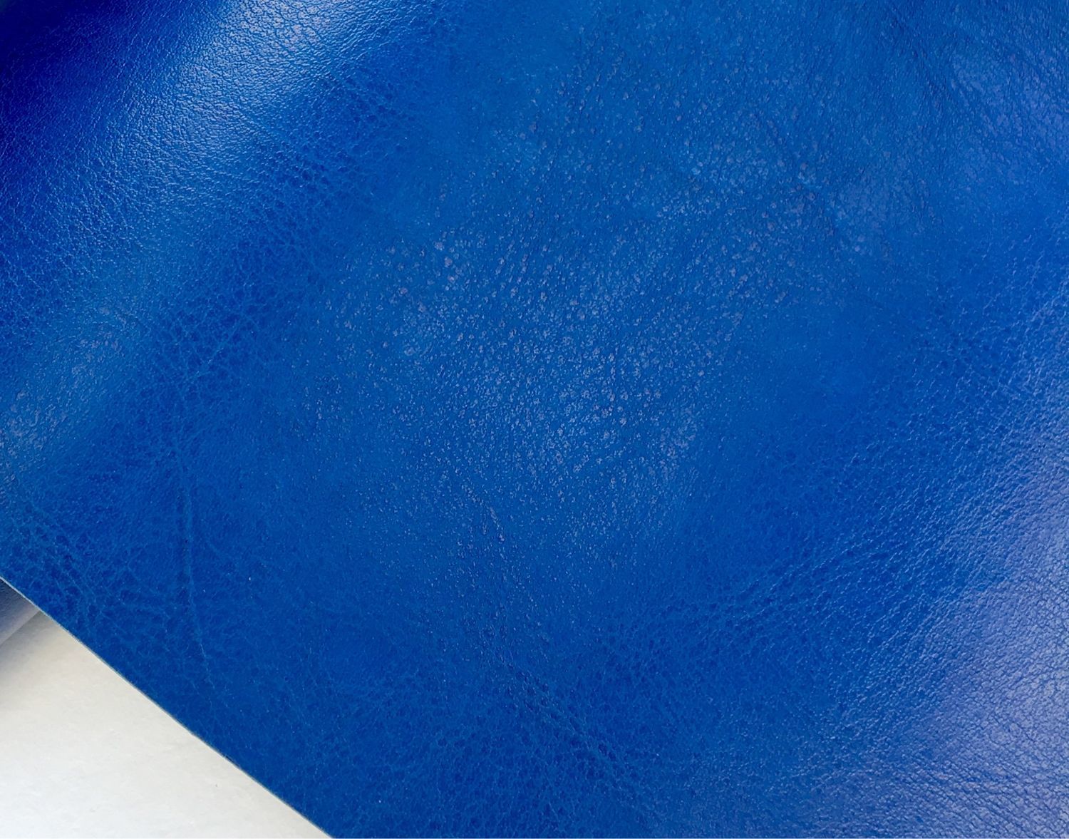 Переплетный кожзам Nebraska Thermo цвет ярко-синий от магазина ScrapMan.ru