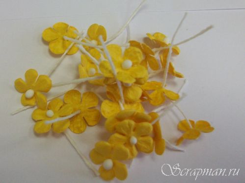 Декоративные цветочки на нитке, цвет "Желтый", 1см
